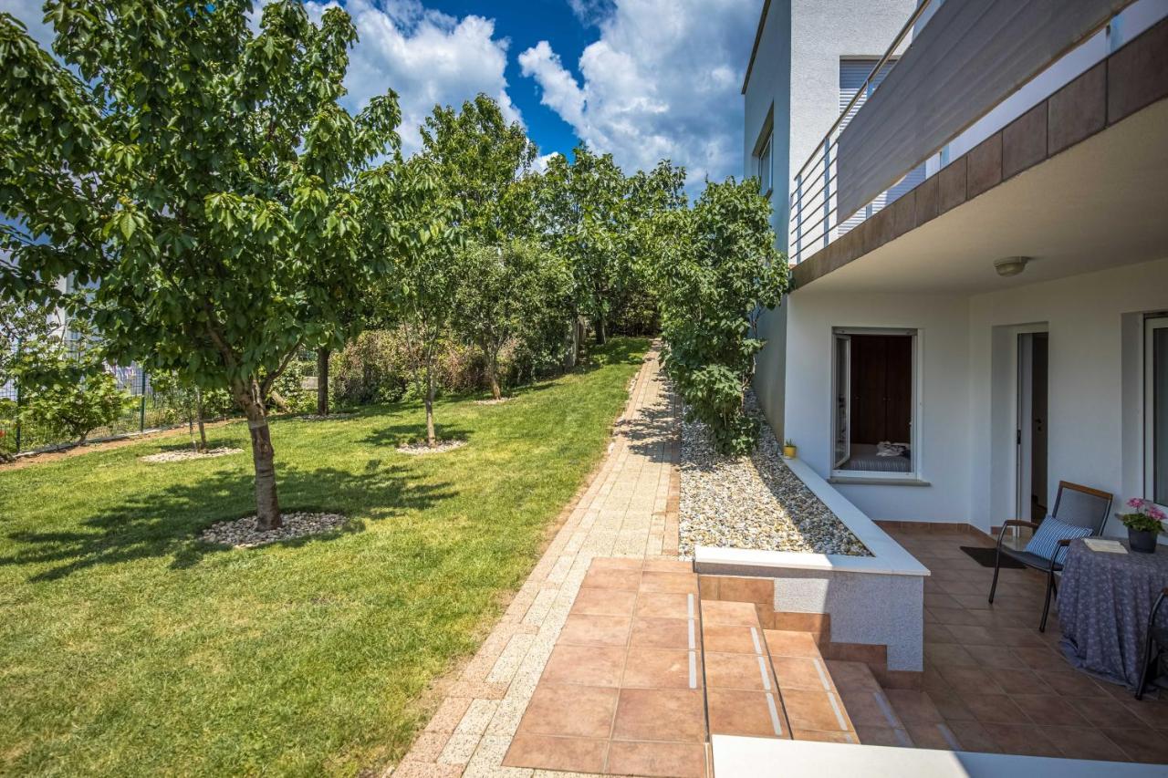 Terra Magica Deluxe Apartment Or Room With Private Parking, Terrace And Sea View Rijeka Exterior foto