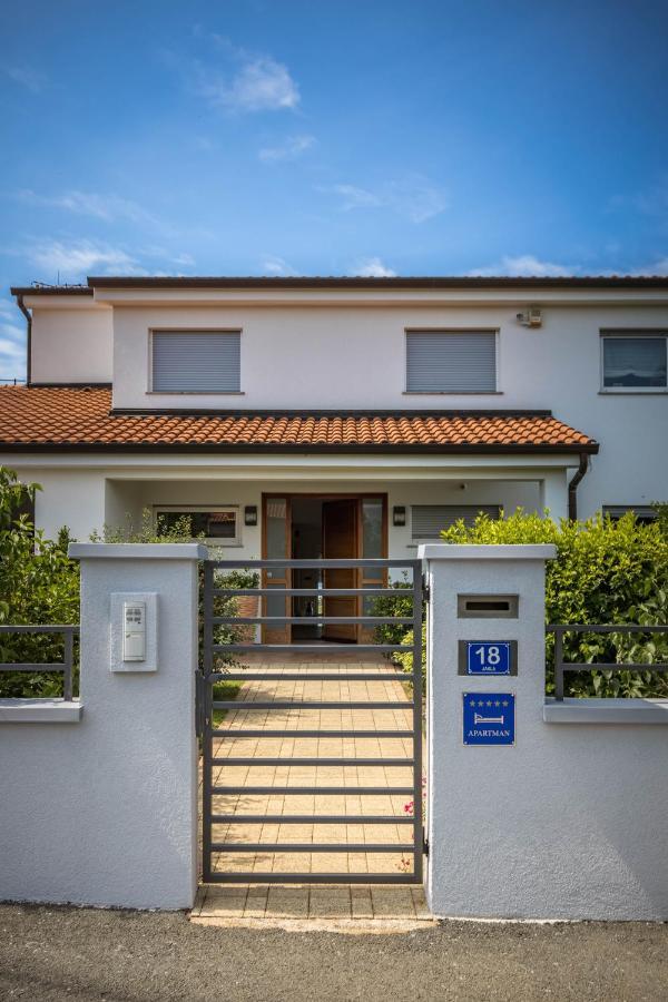 Terra Magica Deluxe Apartment Or Room With Private Parking, Terrace And Sea View Rijeka Exterior foto