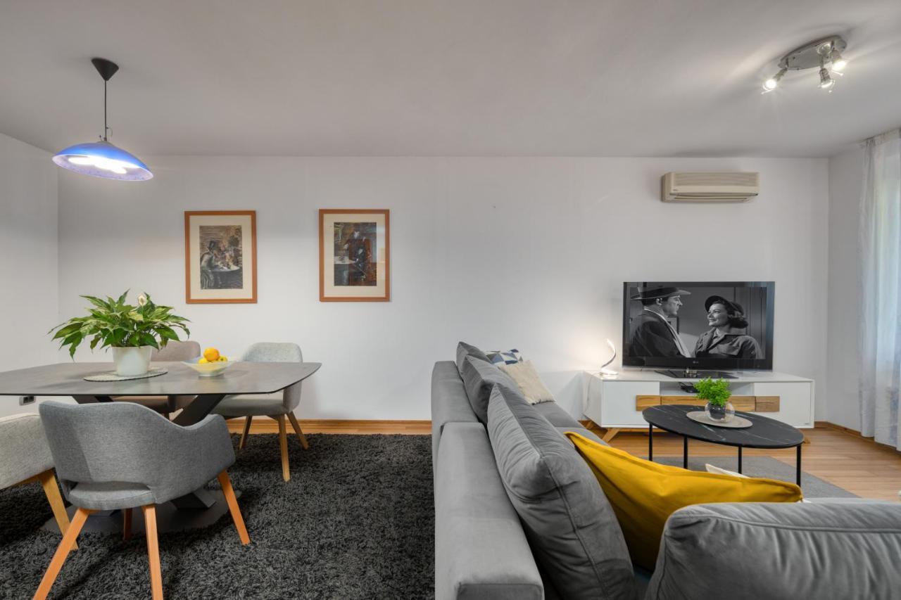 Terra Magica Deluxe Apartment Or Room With Private Parking, Terrace And Sea View Rijeka Exterior foto