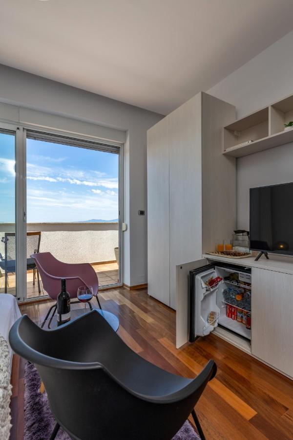 Terra Magica Deluxe Apartment Or Room With Private Parking, Terrace And Sea View Rijeka Exterior foto